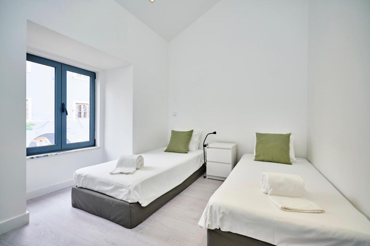 Altido Fabulous 3-Br Apartment In Western Лиссабон Экстерьер фото