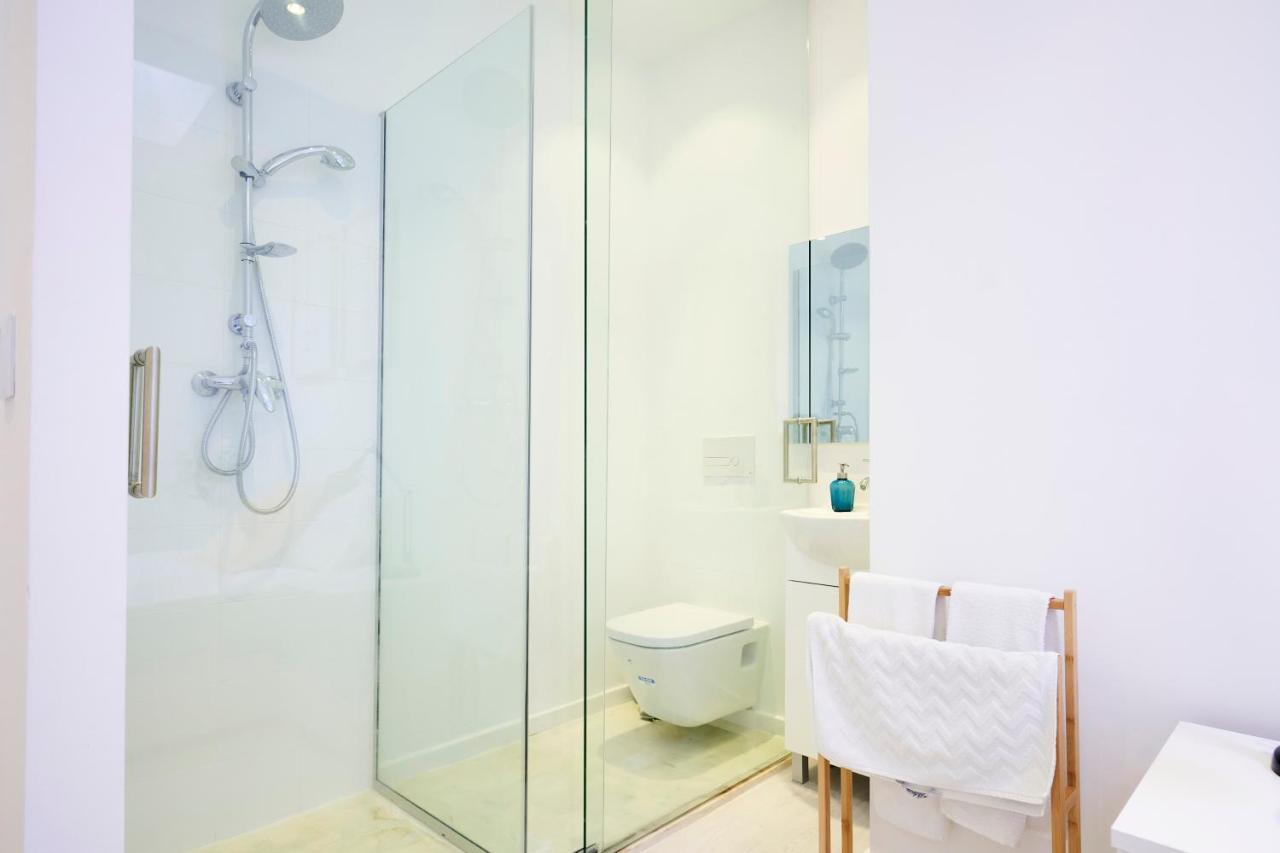Altido Fabulous 3-Br Apartment In Western Лиссабон Экстерьер фото